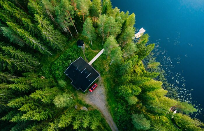 Drohnen Luftaufnahme Immobilien verkaufen - Haus am See